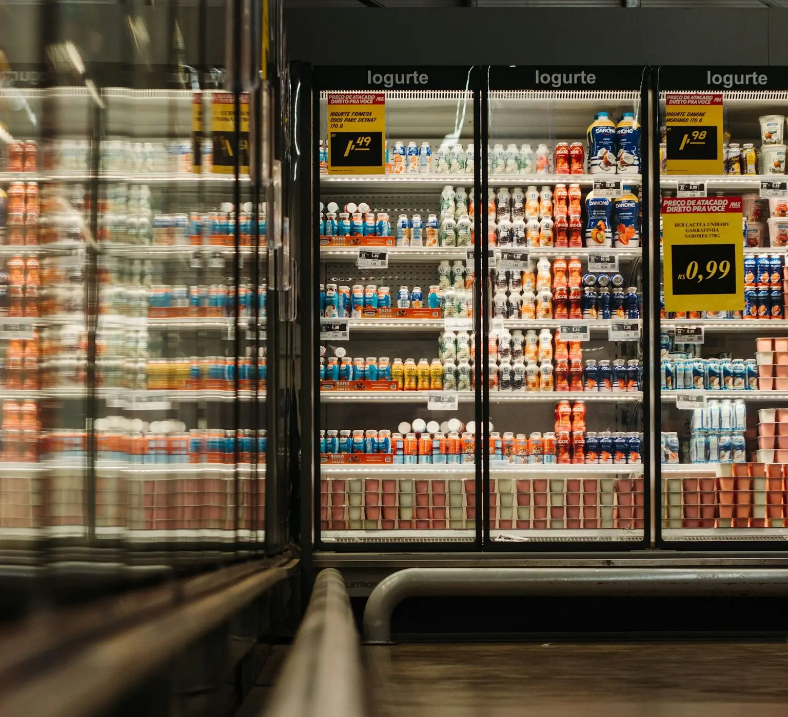 a grocery store filled with lots of drinks